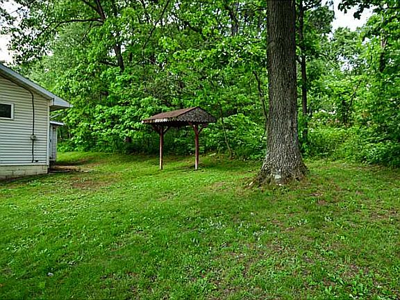 3rd image of 130 Park Dr