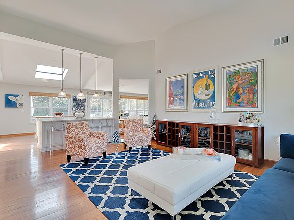 4th image of 45 N Captains Neck Ln