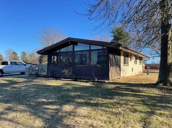 1032 Huron Trl, Jamestown, OH 45335