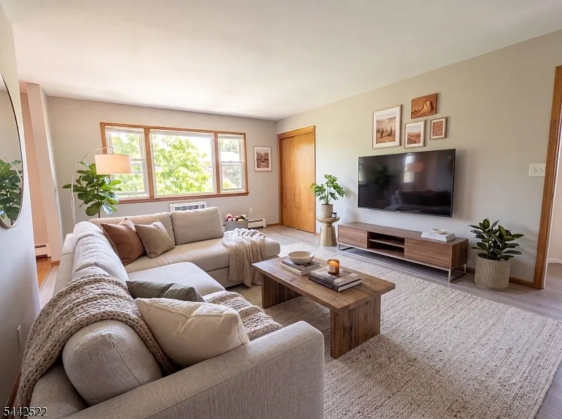 3 bed, 1.0 bath, $3,300 — Photo 2