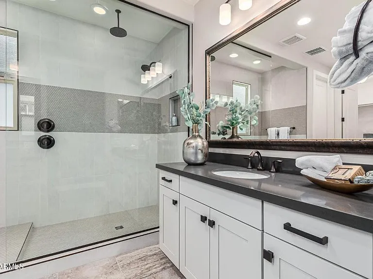 17386 W Bloomfield Rd — Photo 17