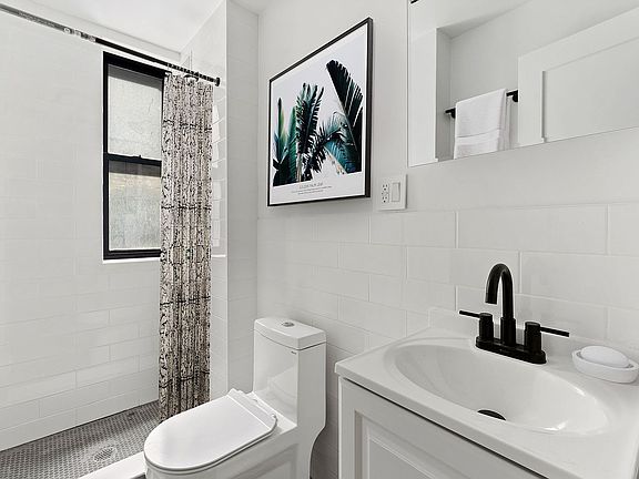 4th image of 201 W 109th St #608