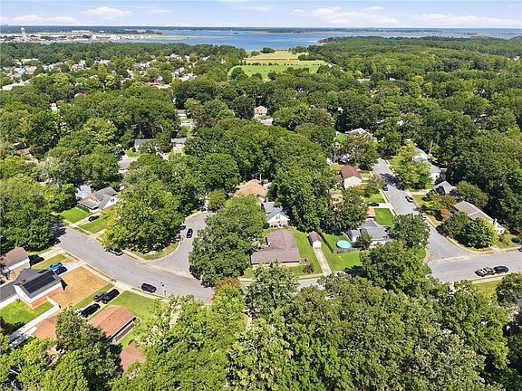 4th image of 1050 Windjammer Dr
