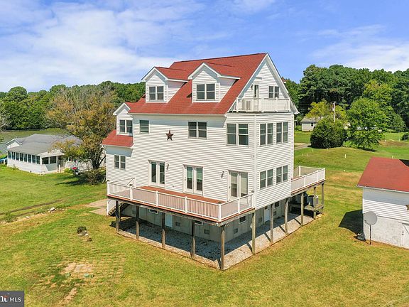 4th image of 14710 Eisenhower Way