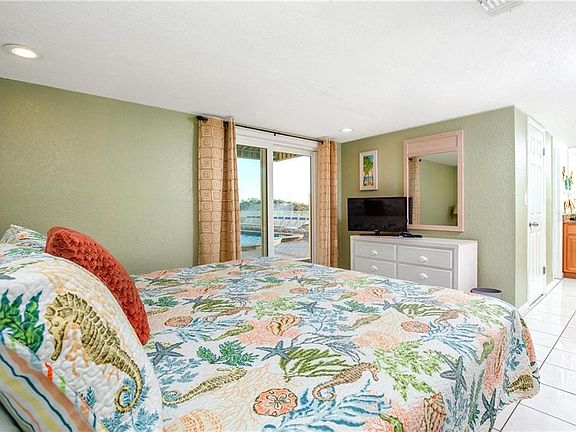 3rd image of 18610 Gulf Blvd APT 1