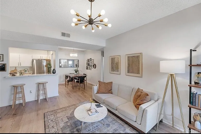 2 bed, 910 sqft, $2,800 — Photo 4