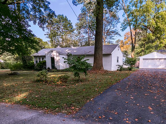 2nd image of 2309 Loreley Ln