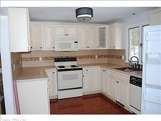 2nd image of 31 Jennifer Ln