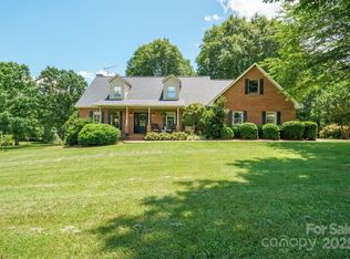 5567 Quail Creek Dr, Granite Falls, NC 28630