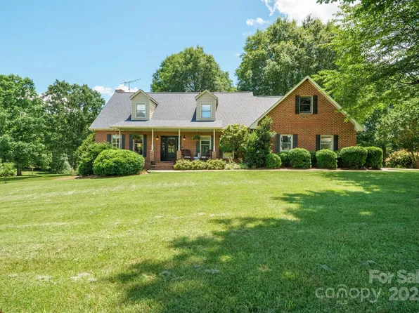 5567 Quail Creek Dr, Granite Falls, NC 28630