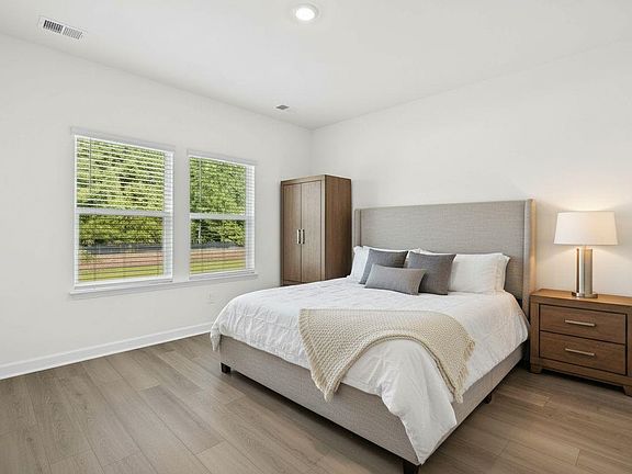 4th image of 1113 Lauryn Oak Loop