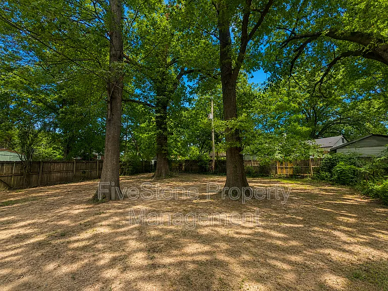 1300 Robin Hood Ln — Photo 19