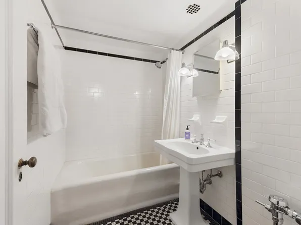 405 West 23rd Street image 7 of 8