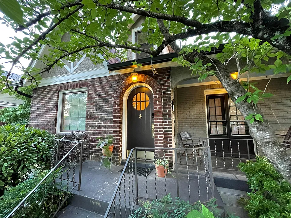 1306 Stratford Ave