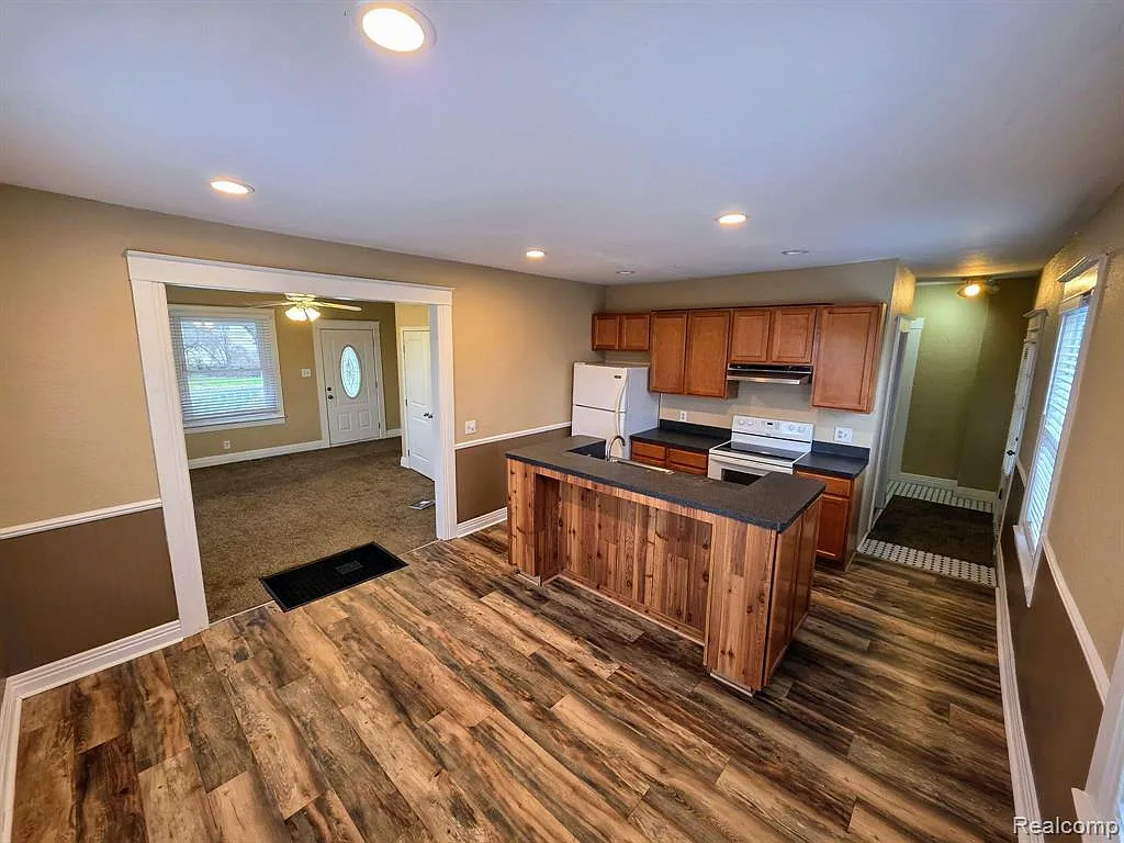 2 bed, 1.0 bath, 1000 sqft, $1,450 — Photo 3