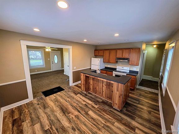 3rd image of 71271 McVicar Rd