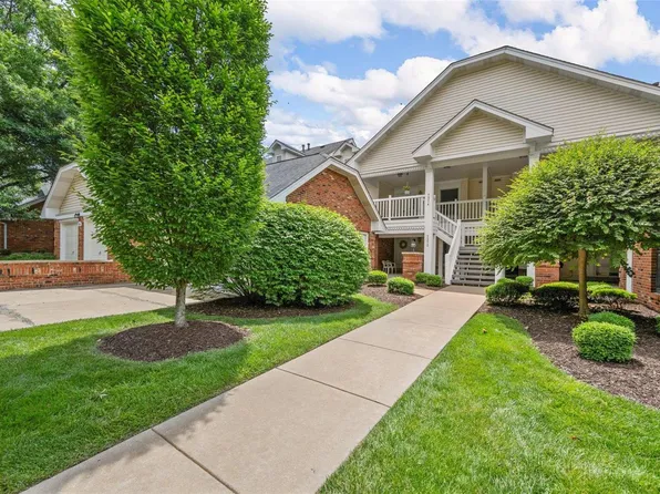 7374 Whitehall Colonial Ln, Saint Louis, MO 63119