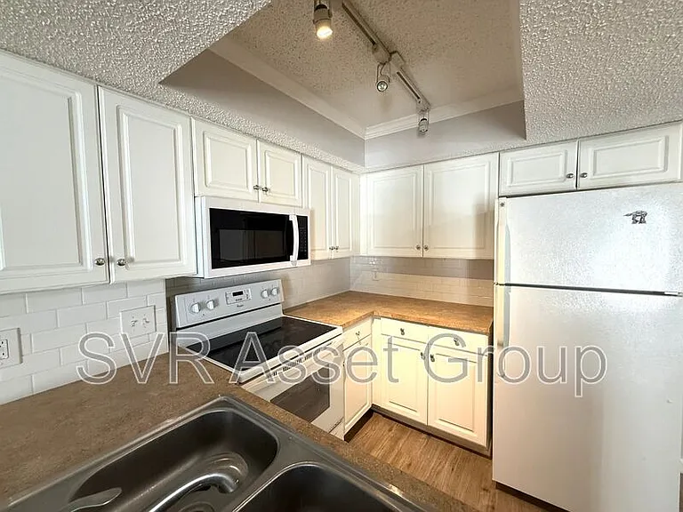 100 Fairway Park #1705 — Photo 3