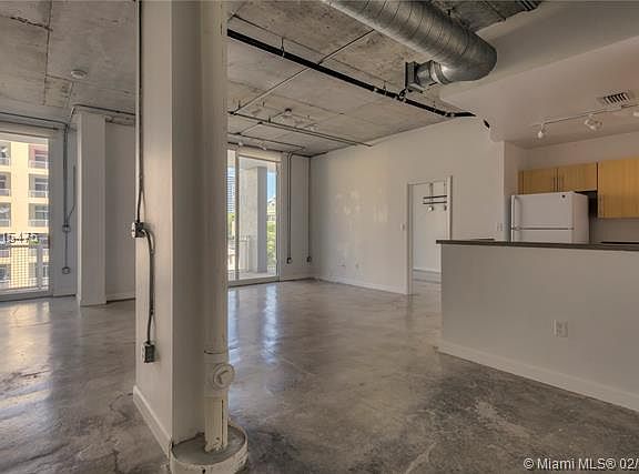 3rd image of 444 NE 30th St Unit 403