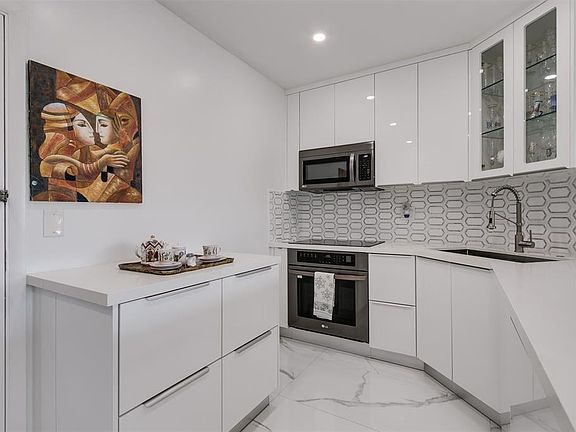 3rd image of 3333 NE 34th Street #304