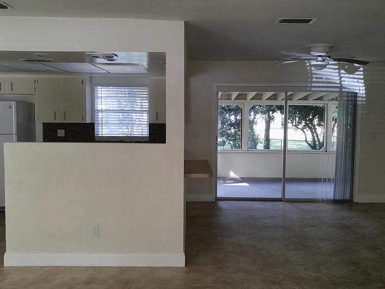 1726 SW 42nd Ave — Photo 4