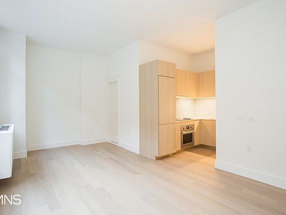 3rd image of 250 W 19th St APT 5E