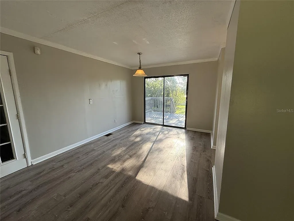 3 bed, 2.0 bath, 1400 sqft, $1,925 — Photo 3