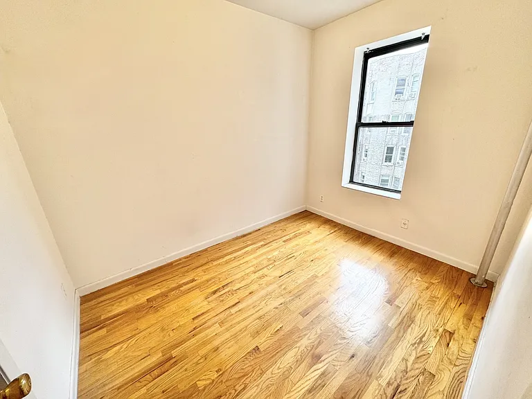 352 W 15th St #501 — Photo 7