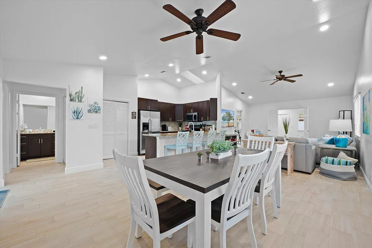 3 bed, 2.0 bath, 1650 sqft, $4,000 — Photo 4