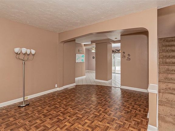 4th image of 1453 Iroquois Ave