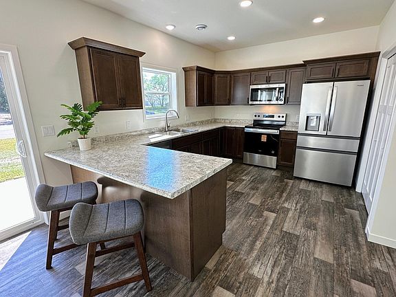 3rd image of 707 Cherry Ln