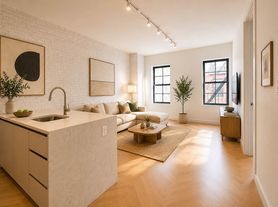 154 Franklin St, Brooklyn, NY