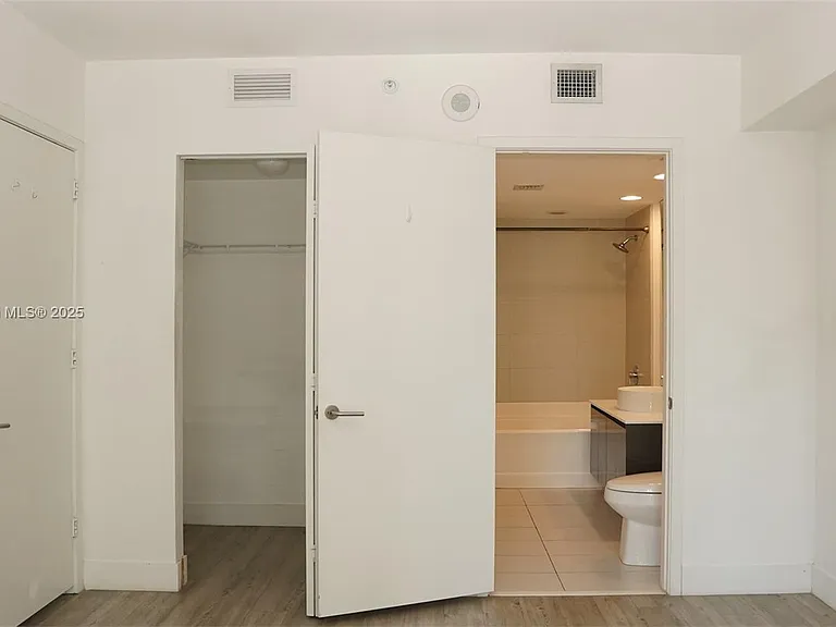 31 SE 6th St #1108 — Photo 18