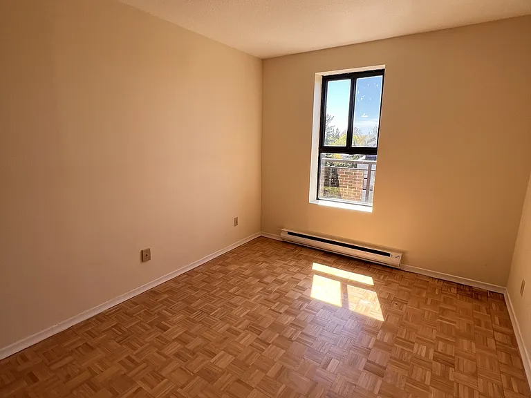 800 Riddell Ave N #502 — Photo 3