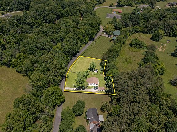 3rd image of 3471 Honey Run Rd