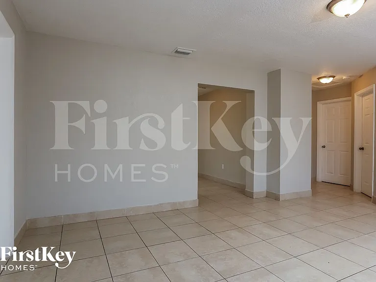 731 NW 175th Dr — Photo 3