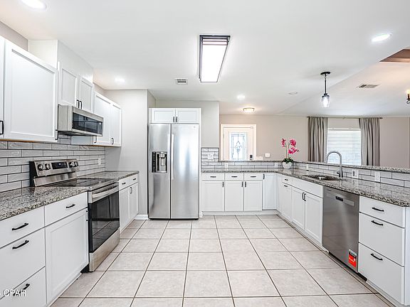 4th image of 924 Agnes Scott Cir