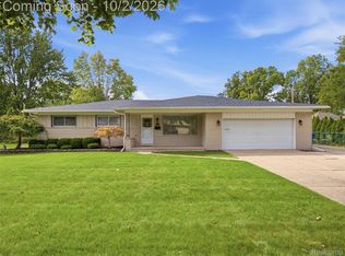 27901 Grobbel Dr, Warren, MI 48092