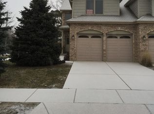 155 Mayo Ct, Elmhurst, IL 60126