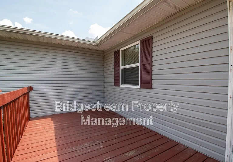 340 Walnut St — Photo 4