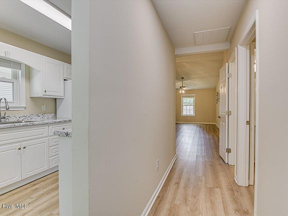 5th image of 121 Singletree Lane