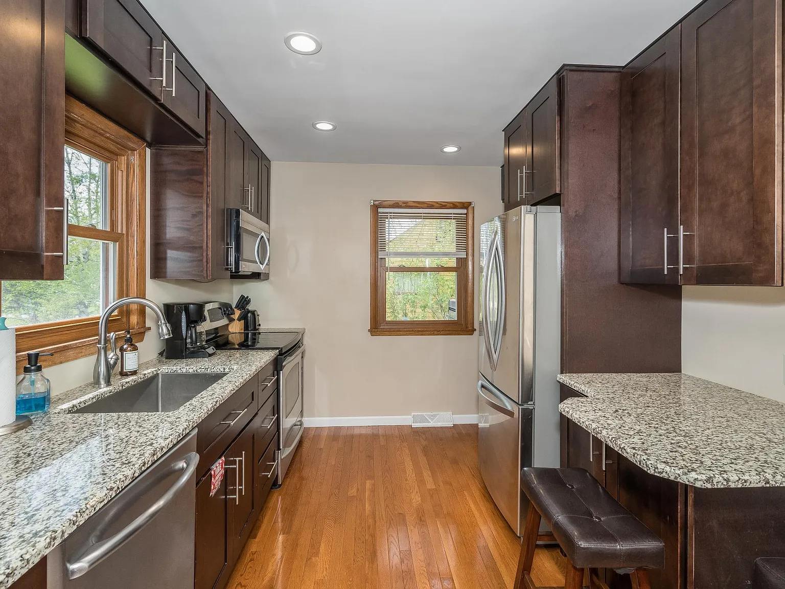 3 bed, 1326 sqft, $2,400 — Photo 4