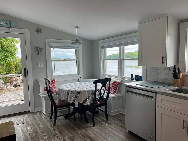 61 Old Black Point Rd — Photo 10