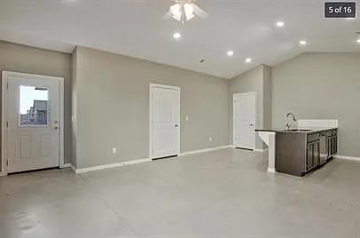 4863 N Hillside Ct — Photo 4