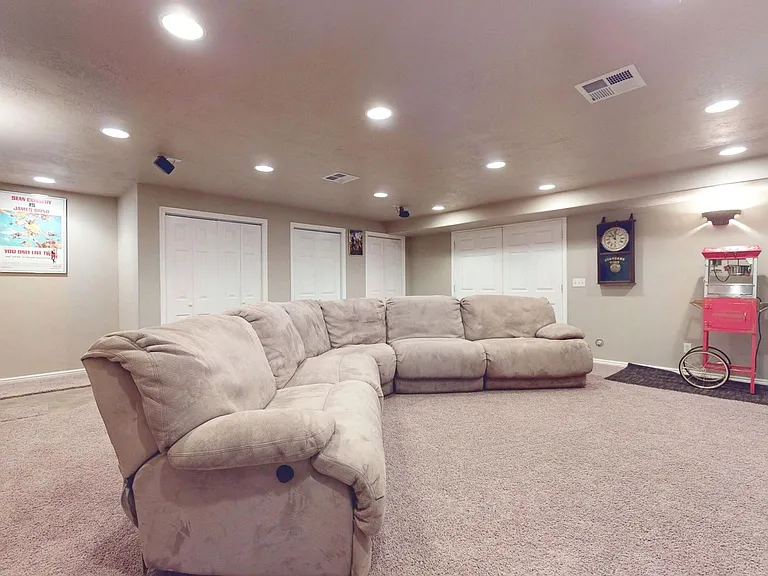 853 W Kestrel Ct — Photo 24