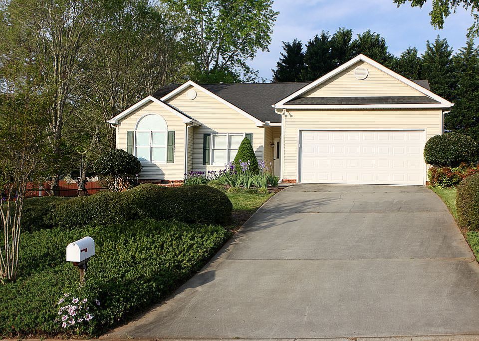 1st image of 3 Quail Meadow Ln