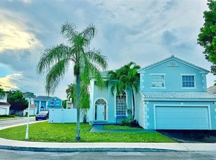 621 Lakeshore Ter, Davie, FL 33325