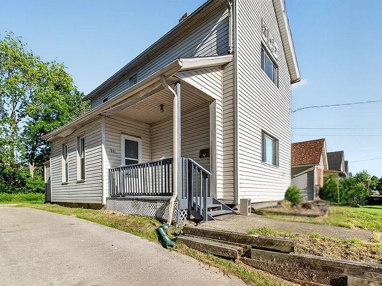 511 Brown St — Photo 1