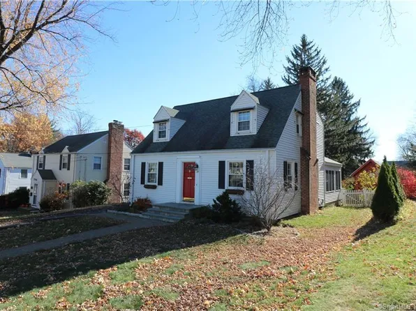 39 Hilltop Dr, West Hartford, CT 06107