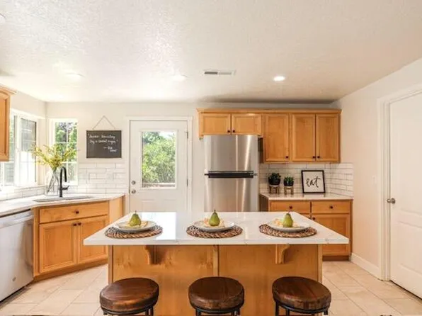 61343 Woodbury Ln, Bend, OR 97702